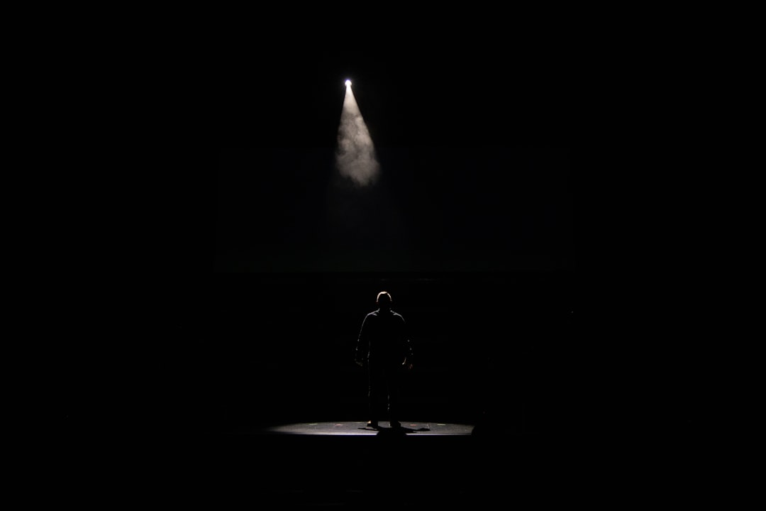 Your Brain Has a Spotlight. You're Not Controlling It.